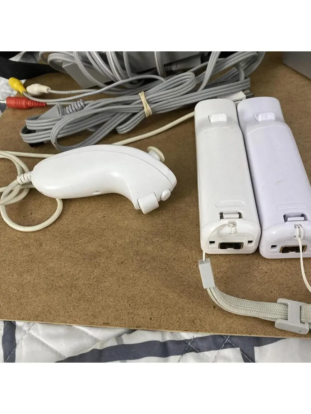Nintendo Wii Lot Two Controllers, Carrying Case 1 Joy Stick 1 Cover,Stand Work